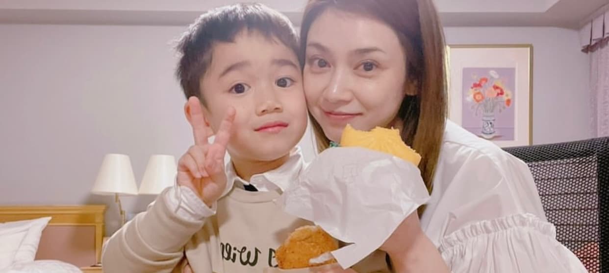 平愛梨＆長男・バンビーノ、2ショットにファン歓喜！「お揃いヒョウ柄可愛い〜」