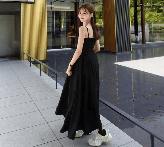 「美しい」美女インフルエンサー、離宮で魅せた”メモリアル・ショット”が美だとファンを魅了「美しさ全開で幸せです」