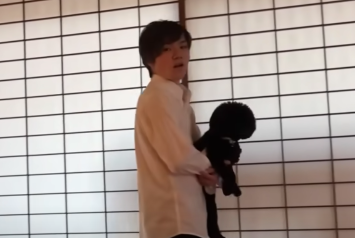 宇野昌磨が愛犬たちと新年の挨拶✨「貴重なシーンのお裾分け…」