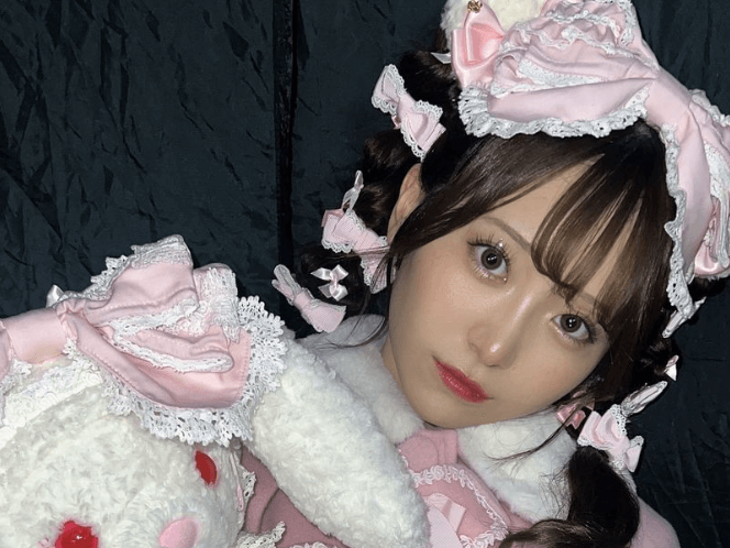 元上智大生インフルエンサーが初ロリータでファン魅了