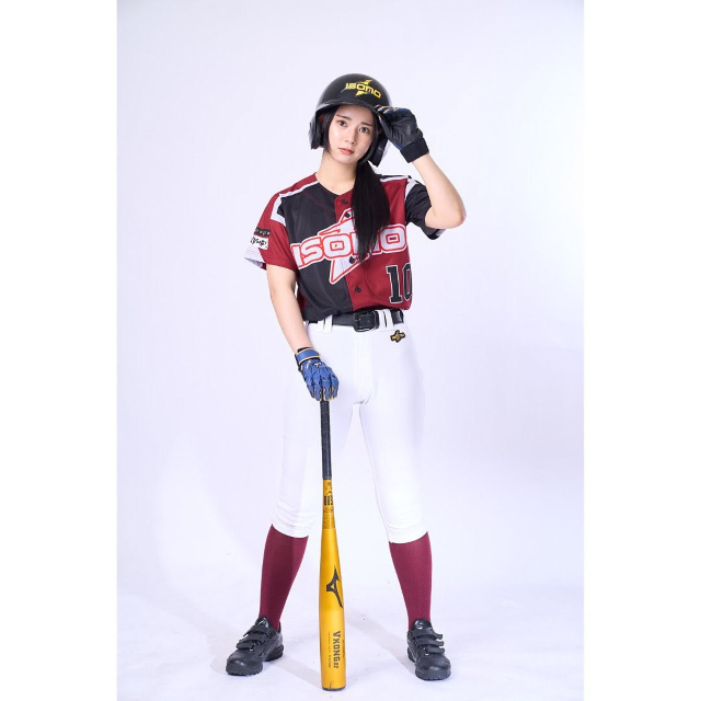 "バファローズ宮城大弥の妹"女優・宮城弥生、本番間近の舞台「青空メロディーズ」激カワ野球女子ショット公開！