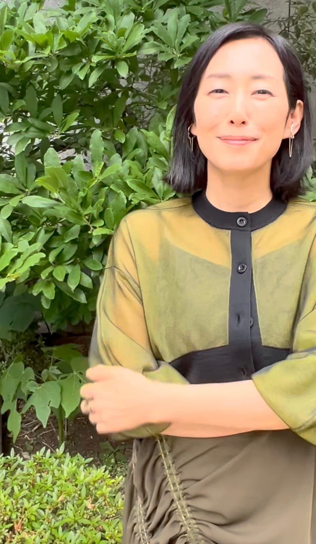 木村多江、素敵な景色に溶け込んでしまいそうなお洒落コーデショットにファン魅了！「一輪の花の様ですね」