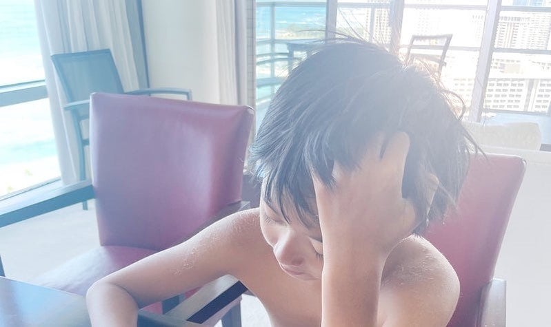 市川海老蔵、長男・勸玄くんの勉強姿を公開👨‍🎓✨