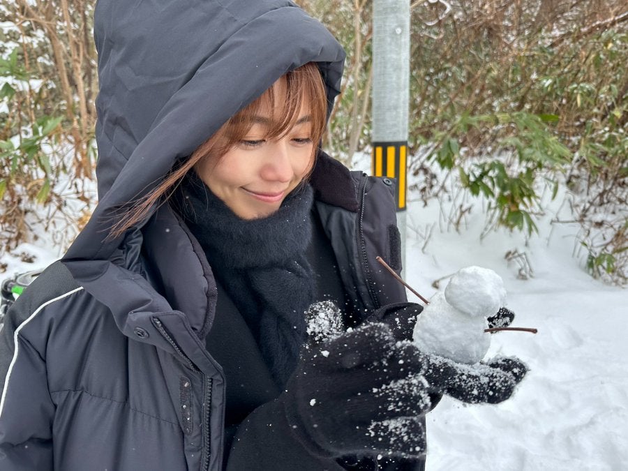 有村架純、雪だるまと笑顔のオフショットが話題！ファン必見の癒し投稿