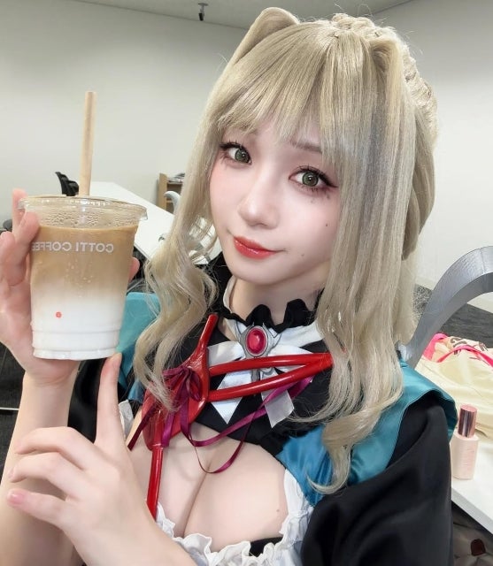 伊織もえ、「好き」が伝わった奇跡の一杯。ココナッツラテが届いた瞬間のとびきりの笑顔と共鳴する世界