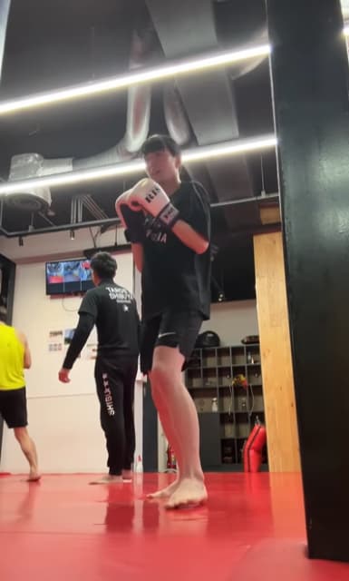 武闘派俳優・宮原華音がハードなトレーニング姿を公開