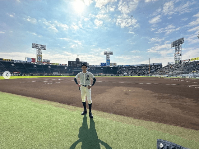 甲子園で鈴木亮平が佇む…秘蔵ショットを披露！「続きが見たいです！下剋上野球‼️」