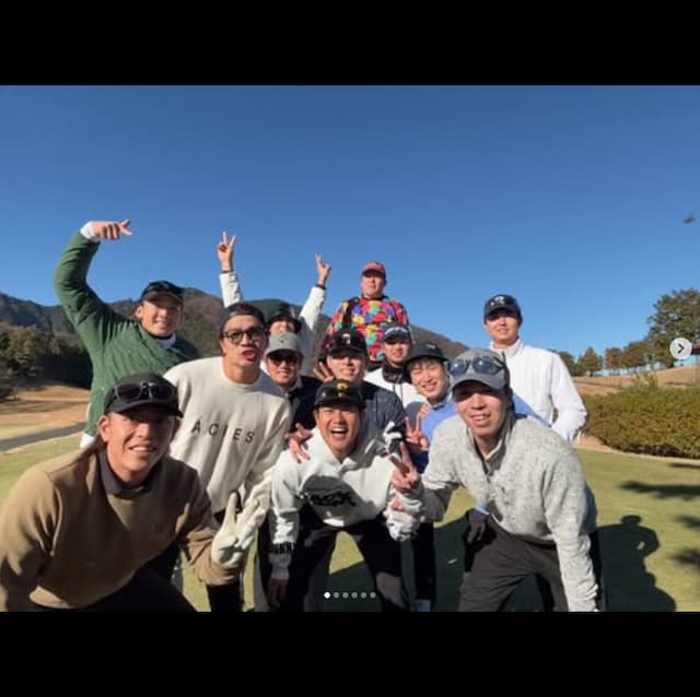 山本祐大、ゴルフ会の様子を公開！98年組の豪華メンバーと結束力高めあう