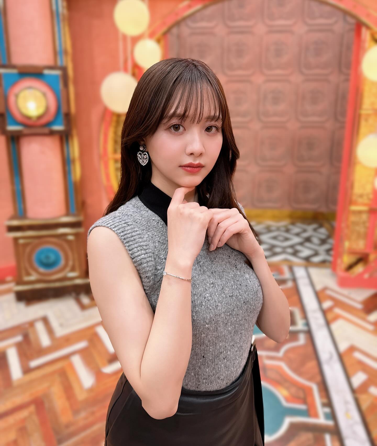 森香澄が“美ボディ”強調のノースリーブニット着用で「可愛すぎる」と話題に！