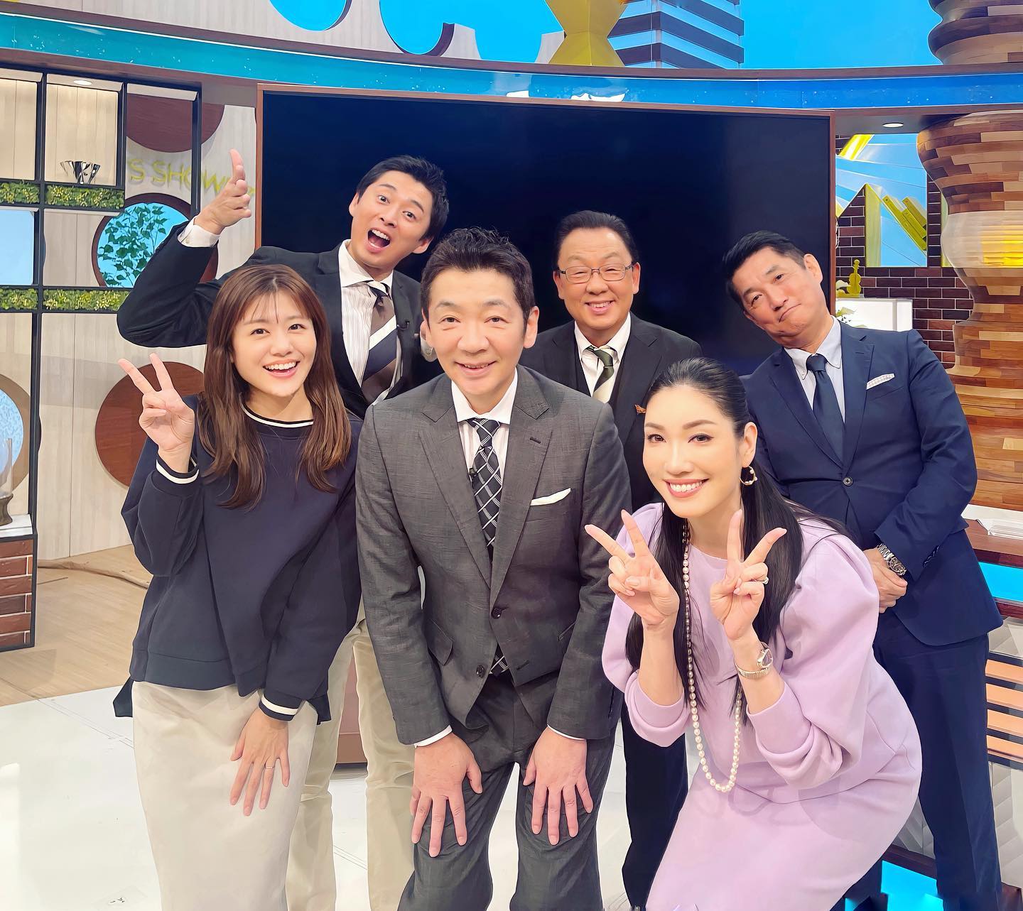 アンミカ、今年最後の出演で共演者との仲良しショット公開📸「素敵な画ありがとうございます😊 」