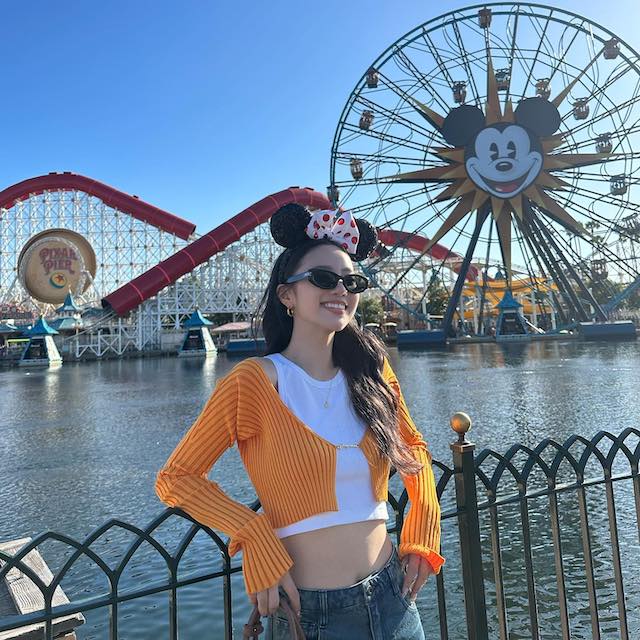 中町綾がカリフォルニアのディズニーに👀✨仲良しスリーショットも公開🤩‼️