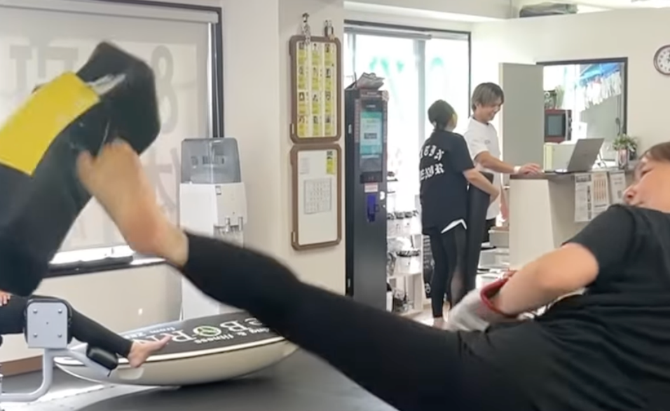 山川恵里佳、女性専用ジムでキックボクシング初体験「気持ちのいい汗で美ボディ目指す」