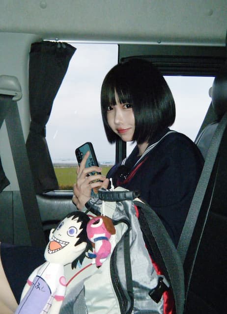 あのちゃんが制服姿！？可愛すぎると話題の写真が公開