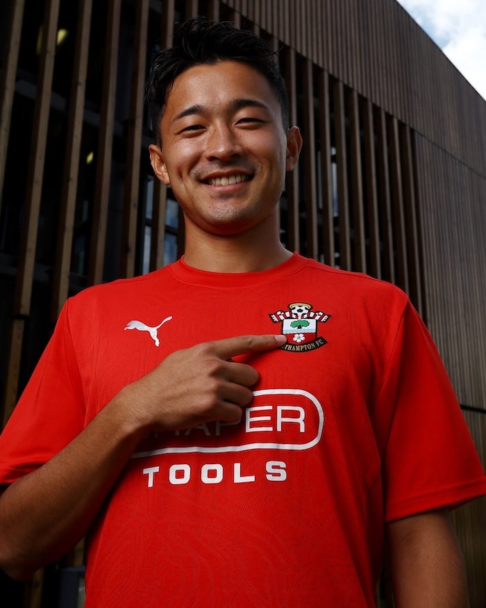 「ようこそ」日本代表・菅原由勢がサウサンプトン移籍へ！現地ファンも興奮