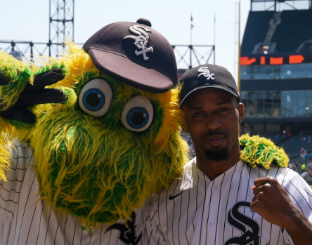 UFCまさかの野球対決！UFCファイターがホワイトソックスと異種競技セッションを敢行！