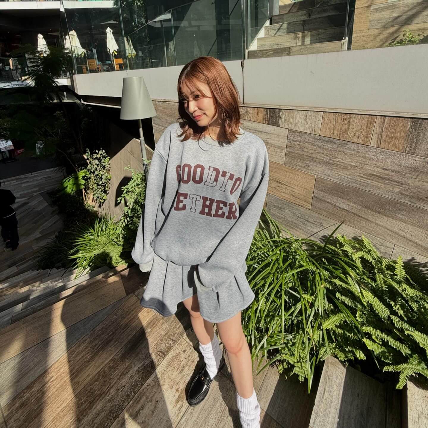 吉田朱里、ZOZOで購入したセットアップ姿を公開！学生気分のコーディネートにファンからは「現役いける！」という声も...