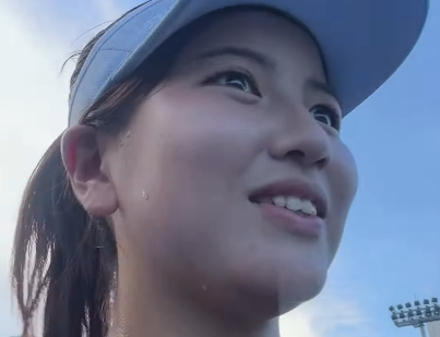 女子高生社長のテニスプレーヤー、まさかの◯◯を打ってしまいパニック！？アクシデントも”結果オーライムービー”を披露