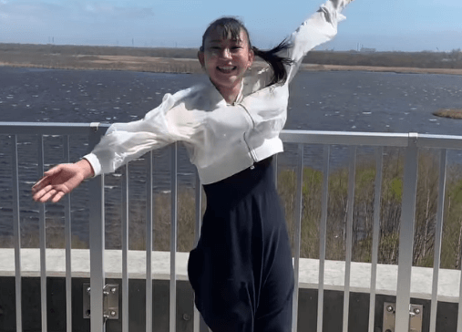 「楽しそうですね！」美女ゴルファー、日帰り弾丸北海道の撮影へ！必見の強風吹き荒れるシーンも「写真集の撮影ですか？」