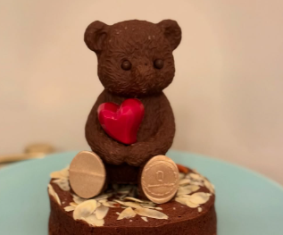 中田花奈、美しすぎるバレンタインスイーツを堪能！「チョコブラウニー美味しかった」