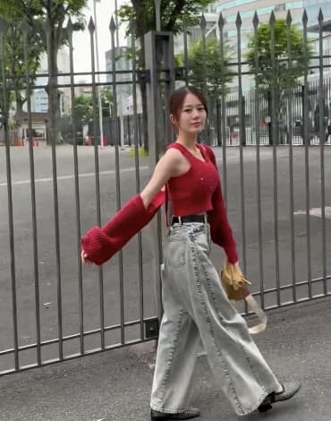 川口葵、最新コーデを公開！赤が基調の素敵な衣装にファン悶絶！