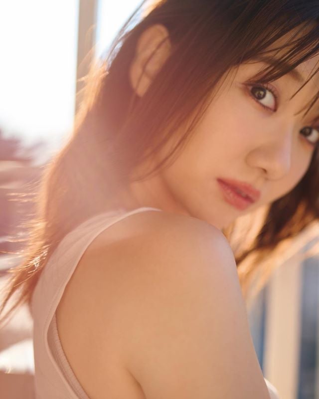 柏木由紀、肩大胆あらわのセクシーショットを公開👀✨