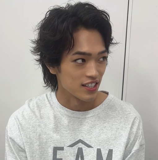 原嘉孝、“楽しすぎる”ライブショットにファン歓喜！輝く笑顔と透明感ある瞳が話題に