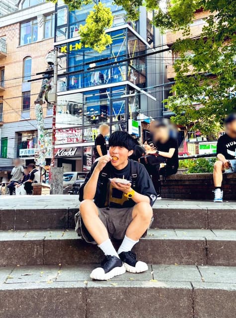 「三角公園に来てます」オーイシマサヨシが大阪のライブに向けて観光を堪能！