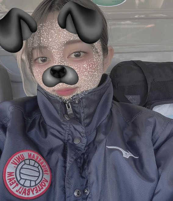 「エフェクトなしでも可愛い」美女バレーボーラー、”ぬくもり・ボアショット”を披露しファン歓喜！