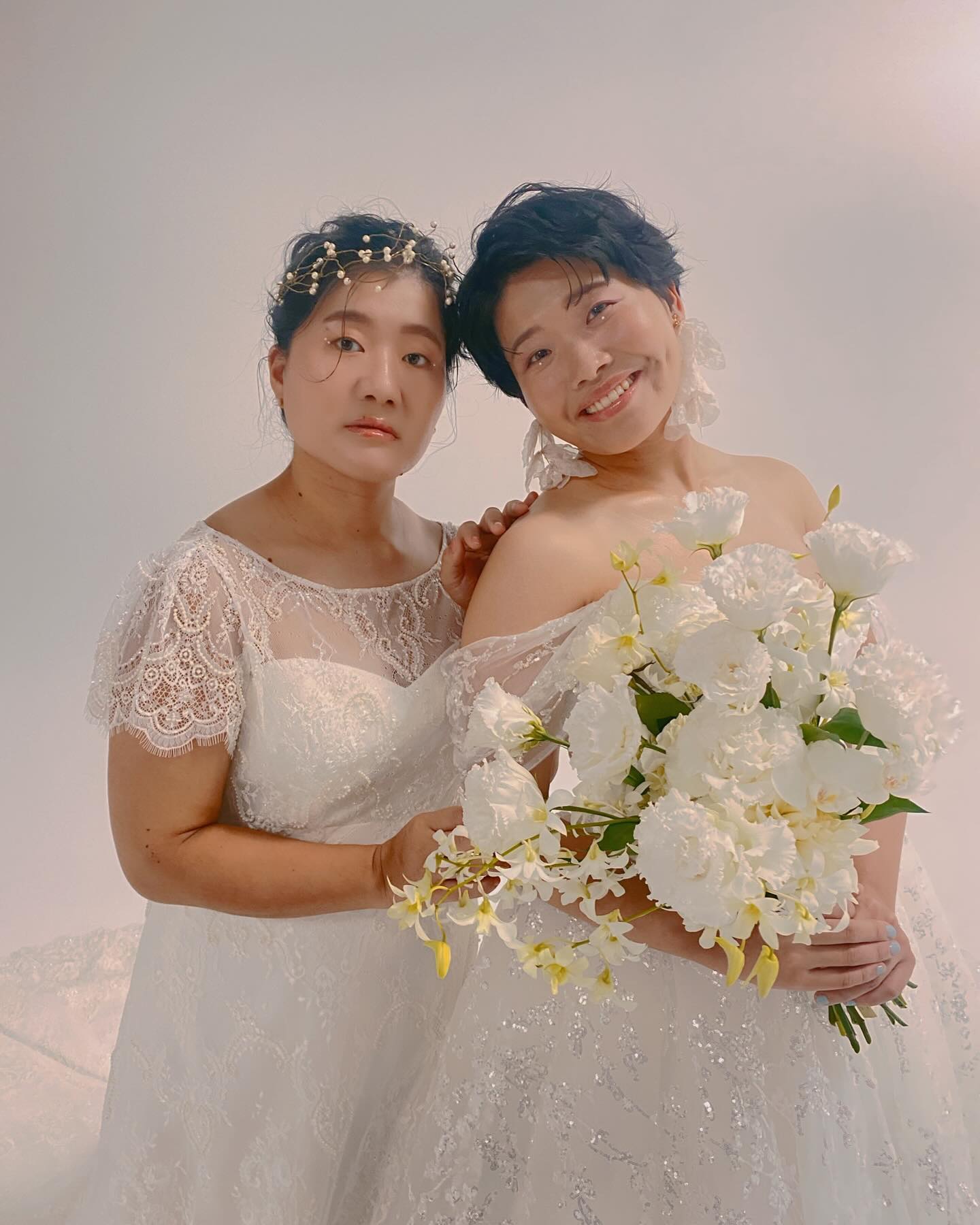 ガンバレルーヤが美しく大変身！純白のウエディング姿を披露👗✨