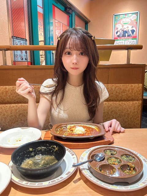 イコラブ 大谷映美里がサイゼで爆食!?食事中のショットも可愛すぎると