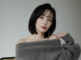 中村麻美、今年も絶妙ニットで秋の装いを提案！大人の「ゆるふわ」シルエットに反響続々
