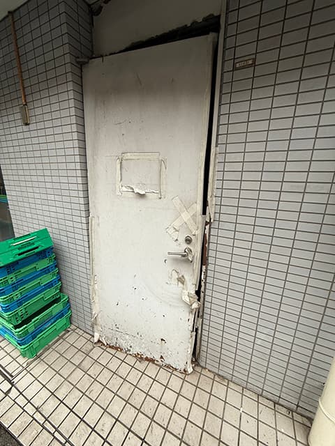 ハニトラ梅木「なぜ！？！？どいこと？」ホラー感強めの謎の壊れたドアに恐怖！