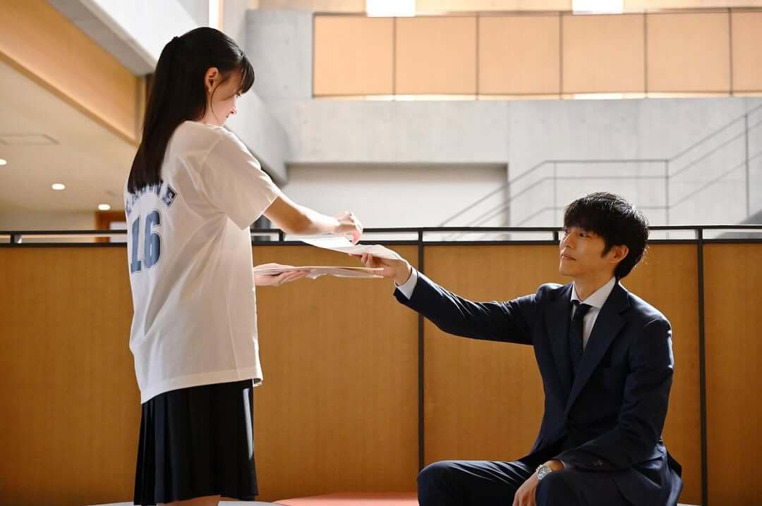 「御上先生」に出演中の上坂樹里が第4話時の撮影を振り返る！