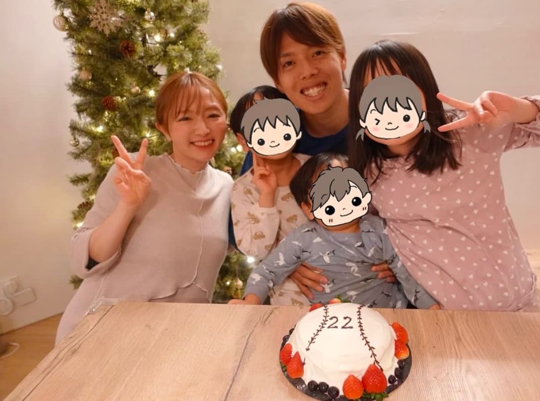 日ハム・杉浦稔大＆紺野あさ美、家族ショットを公開！「かわいいファミリー」「今年こそファイターズ優勝！！」
