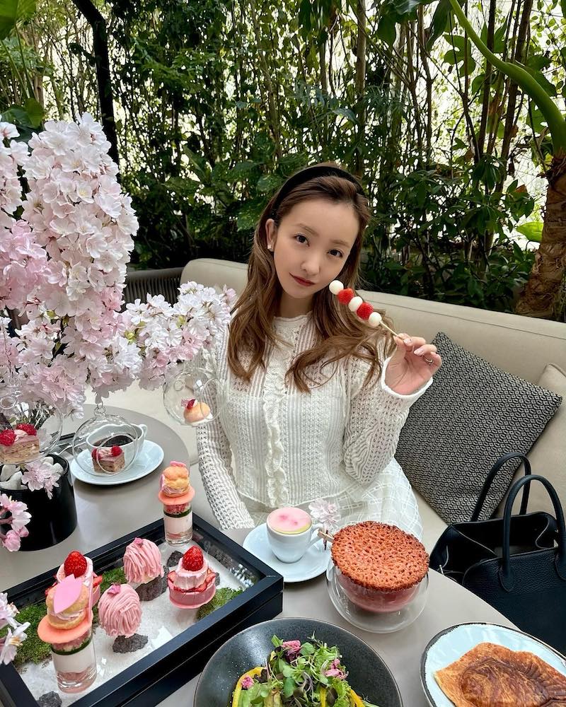 「花より団子」板野友美がオフショットを公開