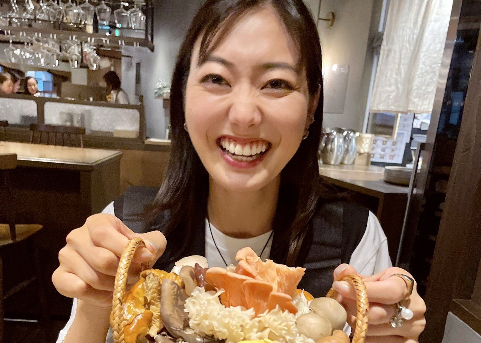 倉持明日香が尾花貴絵の誕生日を祝福　「前世で徳を積んだ」と感謝の投稿