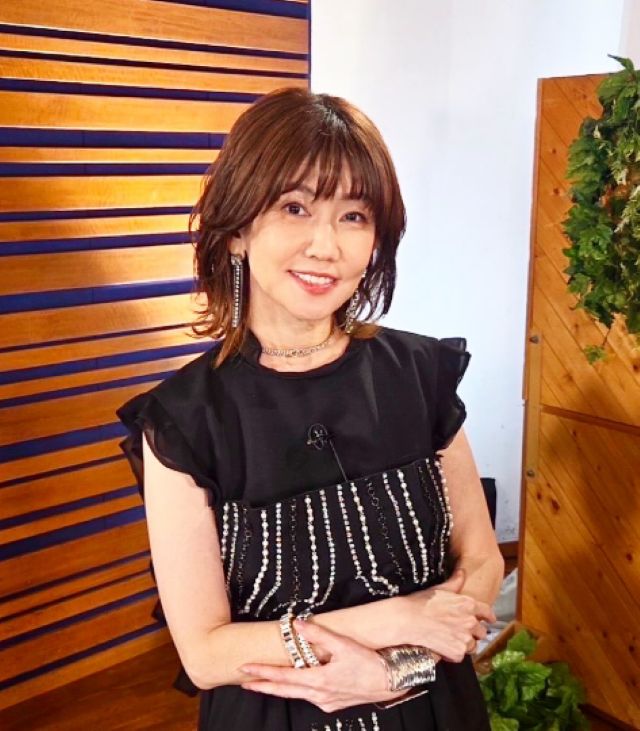 相変わらず綺麗！松本伊代が『ドシラソファミレオン』のマンスリーゲストに登場