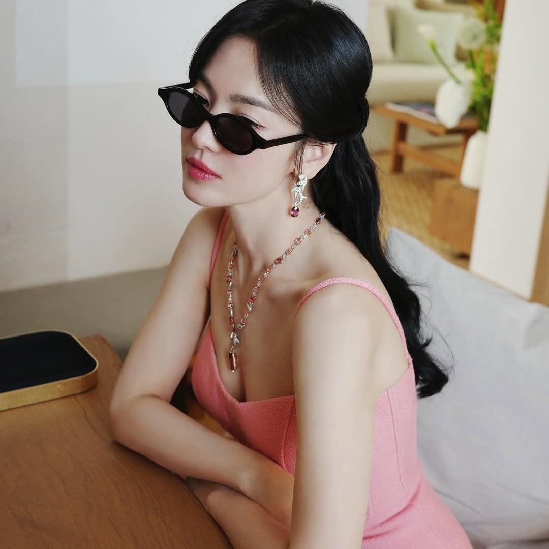 韓国のあの美人女優が“めったにない”胸元あらわな撮影ショットを公開