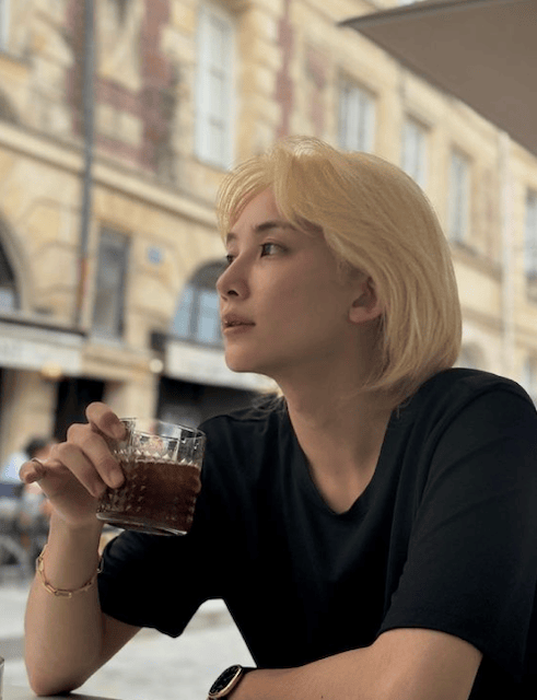 韓国の大人気アイドルがイメチェン 金髪ショットがカッコ良すぎると話題に