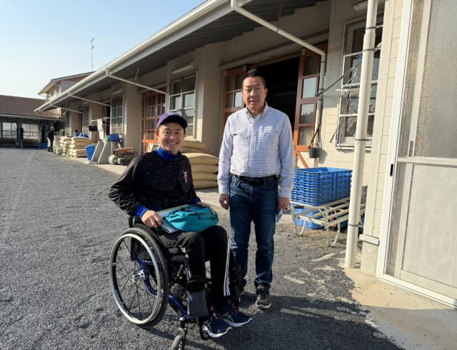 元JRA騎手の藤井勘一郎、今週末で勇退する調教師に「ありがとうございます」とツーショットを披露！