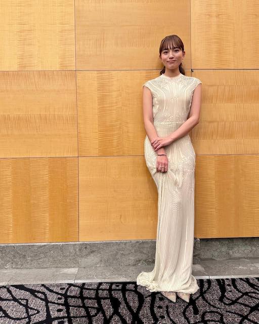 「スタイルやばい」川口春奈の上品すぎるワンピース姿にファンは悶絶🤍