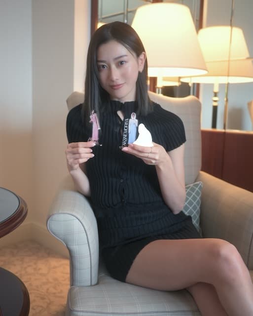 守屋茜　美脚際立つショット公開！