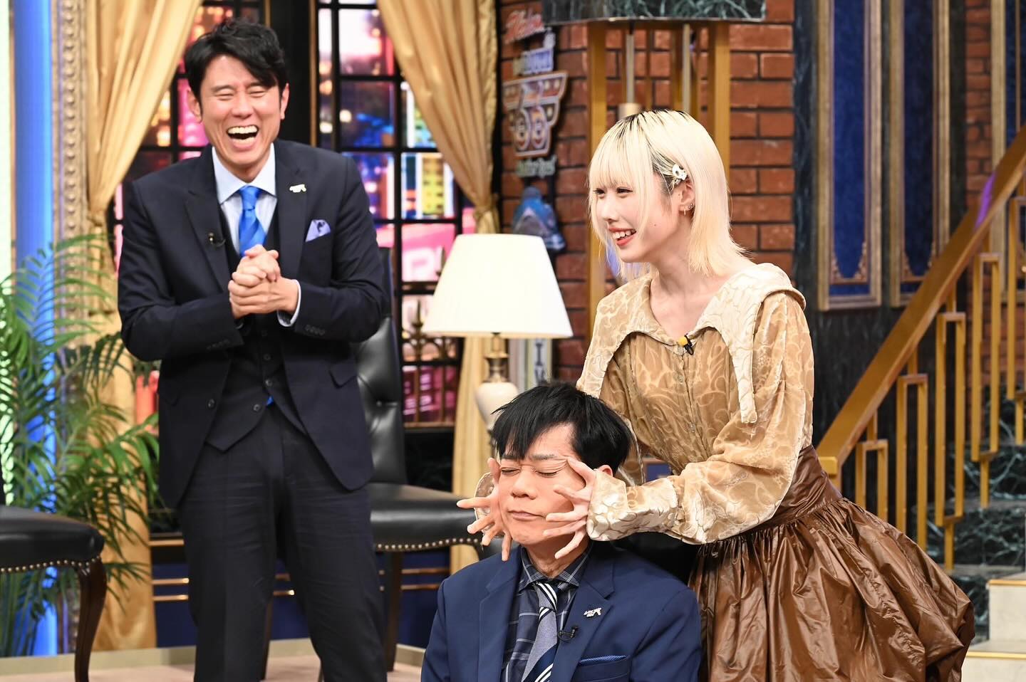 「怒られるよ！」あのちゃんが大物芸人の”顔鷲掴み”ショット投稿で話題