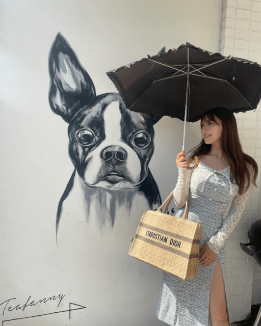 森咲智美「スリットからのぞく美脚」ショットにファン歓喜！