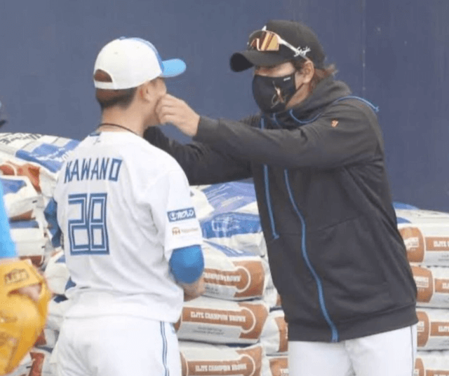 日ハム・新庄監督が最優秀中継ぎ投手の河野選手に大絶賛！
