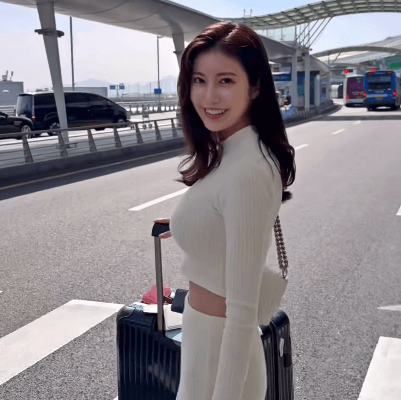 「ナイスなプロポーション！」令和の峰不二子、未開拓の国へ初陣！横断歩道・ウォーキングにファン注目の眼差し「美しさに惹かれる…」