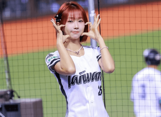 台湾チアガール・赤毛のアンナ、美スタイルあらわな”スタジアムショット”にファン釘付け！「キャプテン…どんどん美しくなっている」