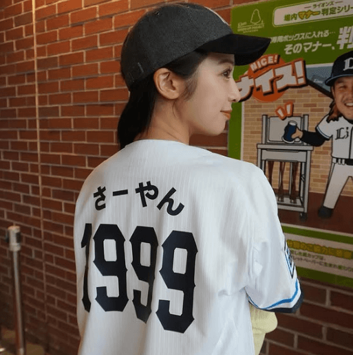 「キュートすぎる！」スポーツ美女キャスター、MYユニフォームの美麗姿を見せライオンズファン歓喜！「ユニフォーム姿も似合ってて可愛い」