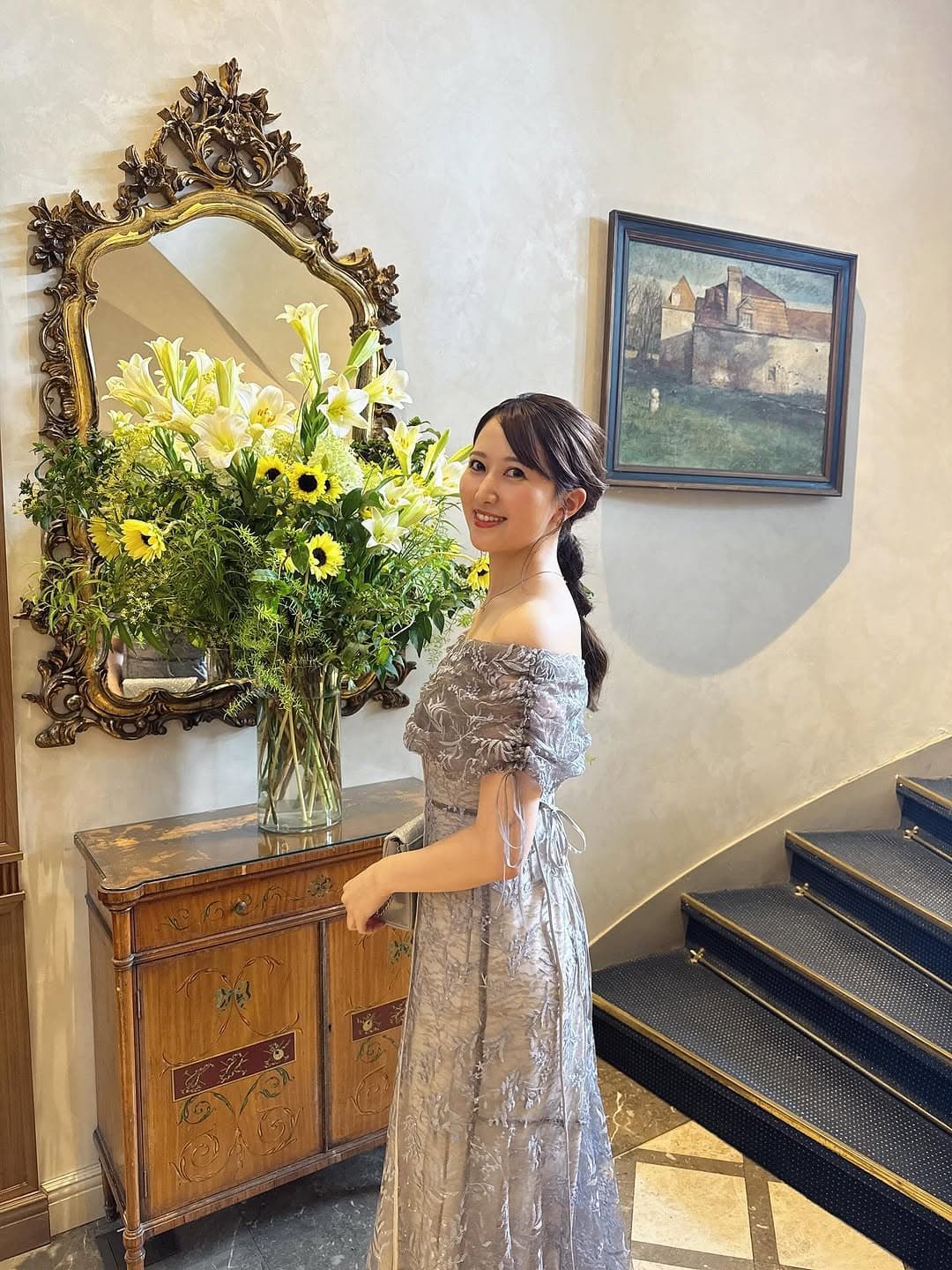 「結婚式」バチェラー女子〇〇の“シンプル可愛いお呼ばれコーデ”が好感度の塊だと話題に