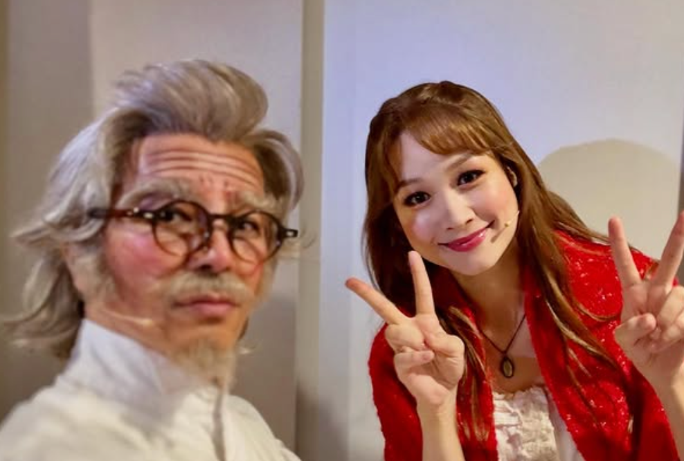 「博多座公演絶好調！」武田真治、舞台『ダンス・オブ・ヴァンパイア』ヒロインと笑顔2ショット公開